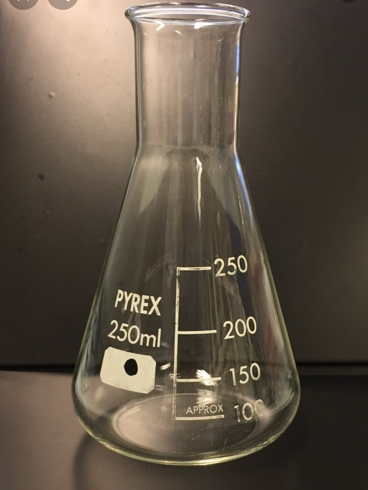 دورق مخروطي زجاجي 250 مل – مستلزمات المعامل